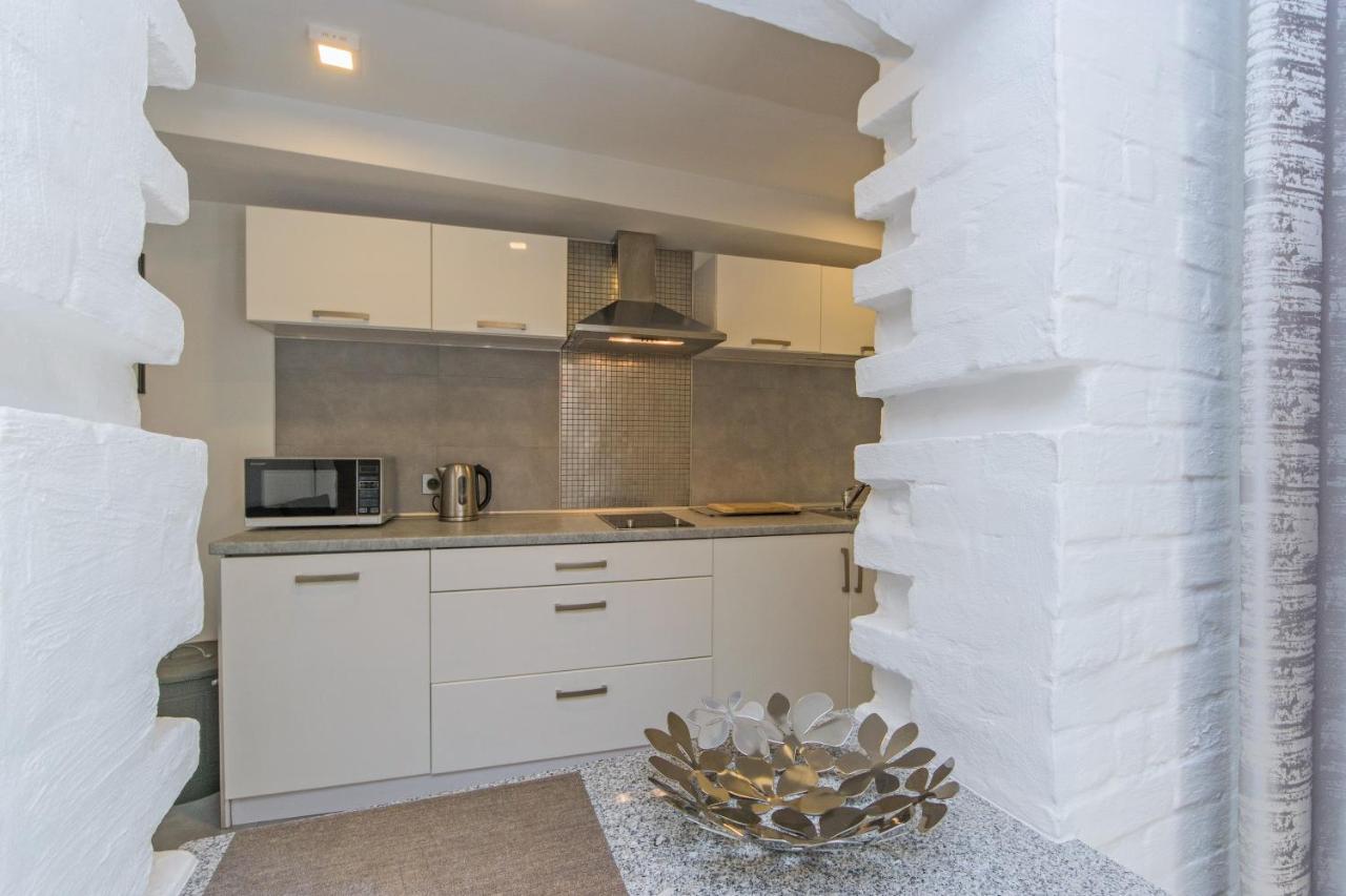 Studio Four Apartment *