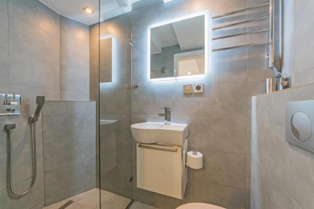 Studio Four Apartment *