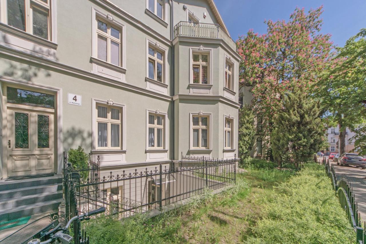 Studio Four Apartment *