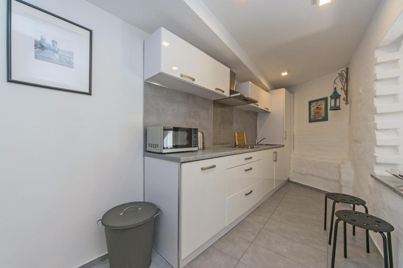 Studio Four Apartment *