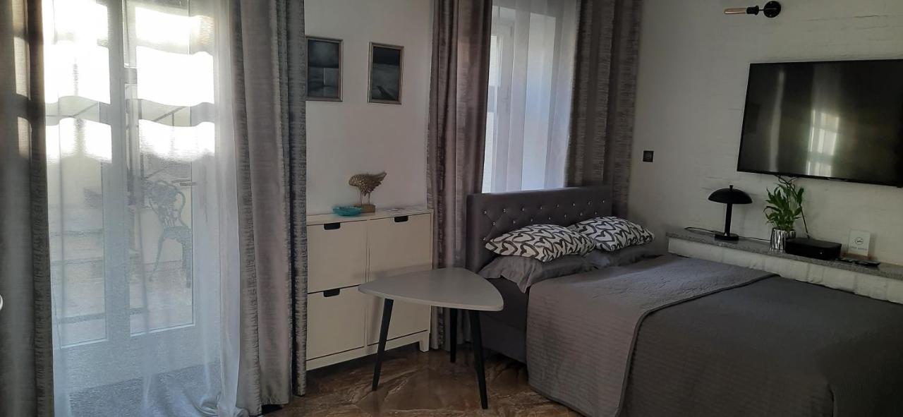 Studio Four Apartment